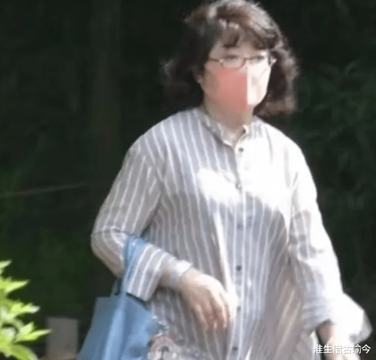 65岁山口百惠发福了，72岁三浦友和帅气依旧，两个人恩爱43年