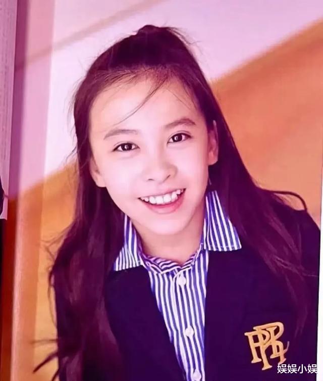 刘涛带一双儿女现身，16岁儿子比妈妈高半头，女儿长发飘飘很漂亮