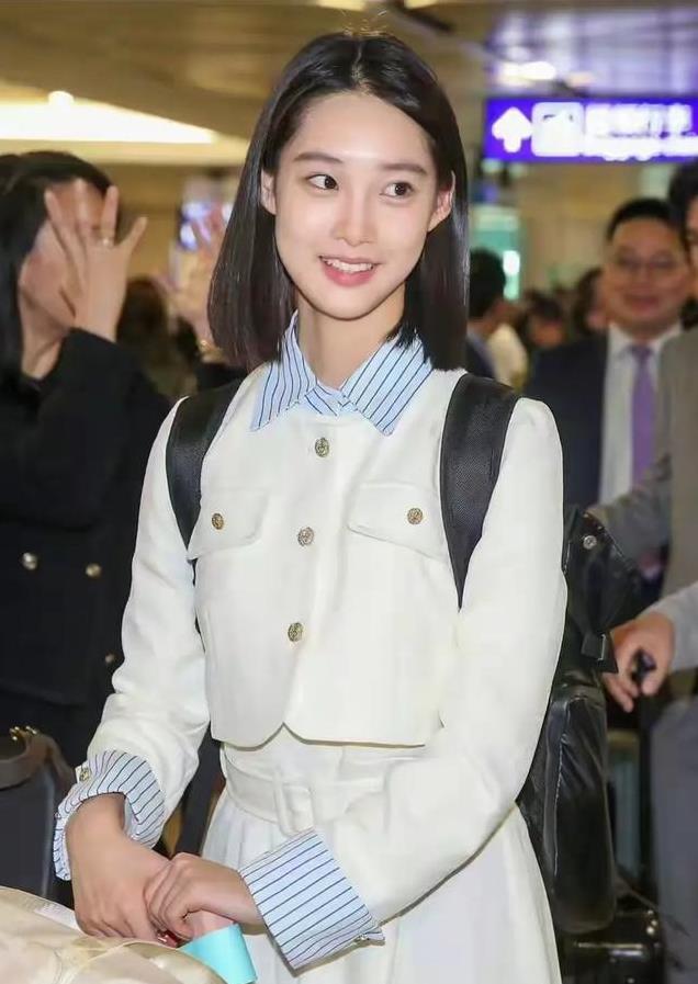 最美的清华校花彭弋航，人不但长的漂亮，而且还多才多艺