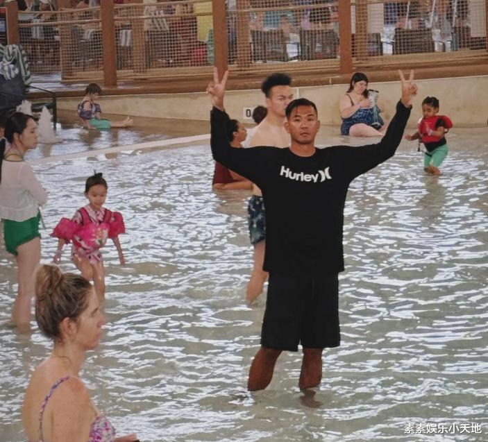 范玮琪和弟弟出镜,2个儿子剃锅盖头,一点也不像星二代