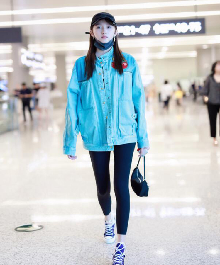 是造型师不行还是身材不行?关晓彤8次与人撞衫,一次都没有赢过