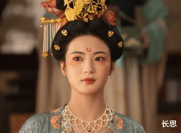 电视剧网播热度榜，《国色芳华》排至第二，它竟然上升到第一位？