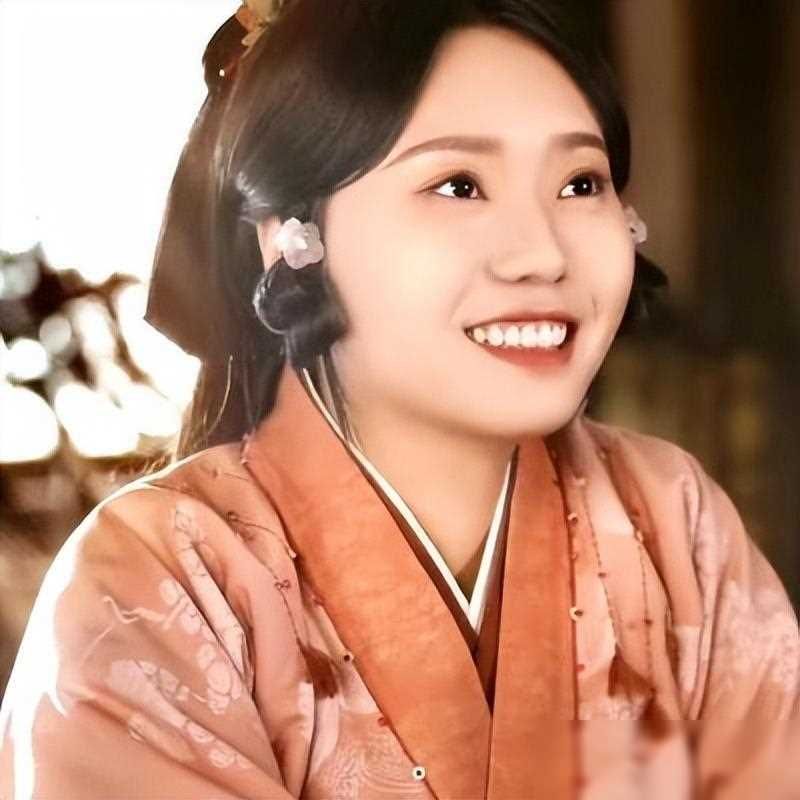 《热辣滚烫》28岁李雪琴演情人，我看着就想笑，女演员长相很重要