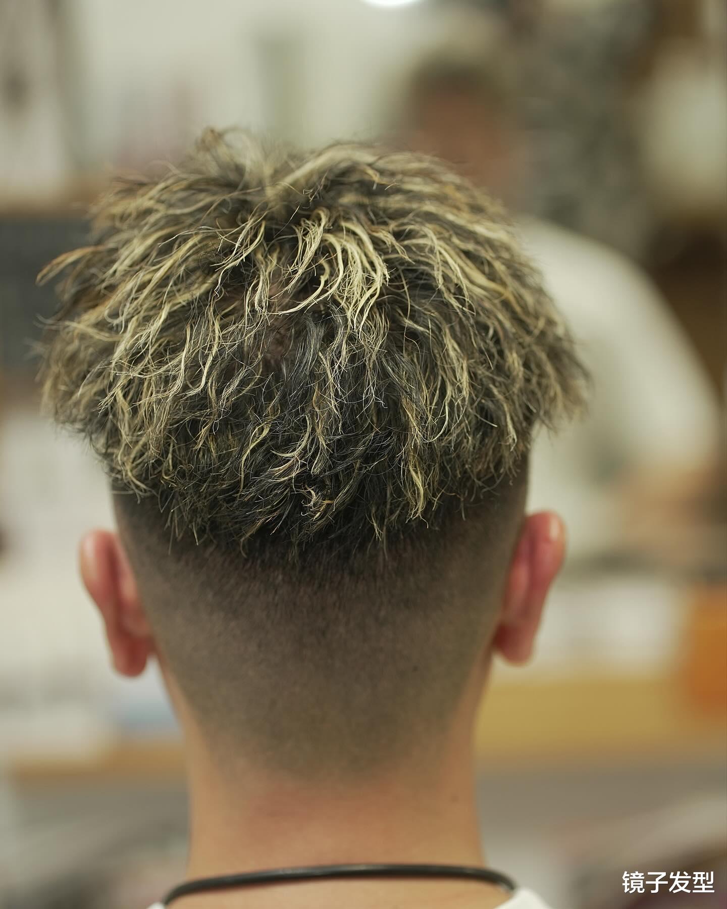 夏季男发别乱剪,两侧铲短很不错,清爽还百变