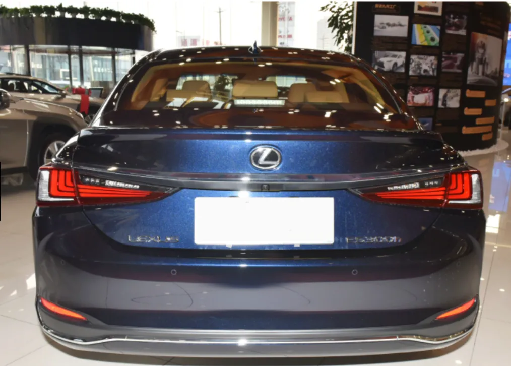 雷克萨斯新车王者降临，百公里油耗4.3L，加速7.5s