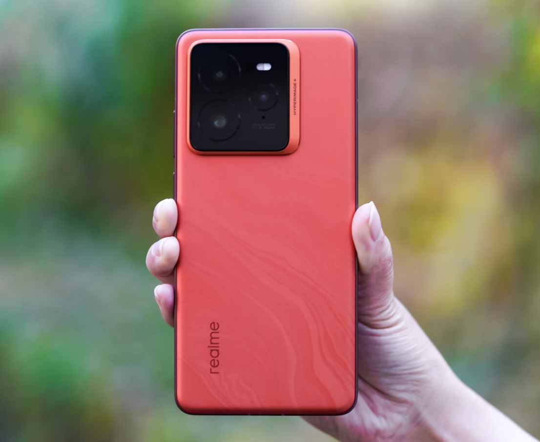 真我彻底发飙?骁龙8至尊版手机才3129元,120倍变焦+6500mAh