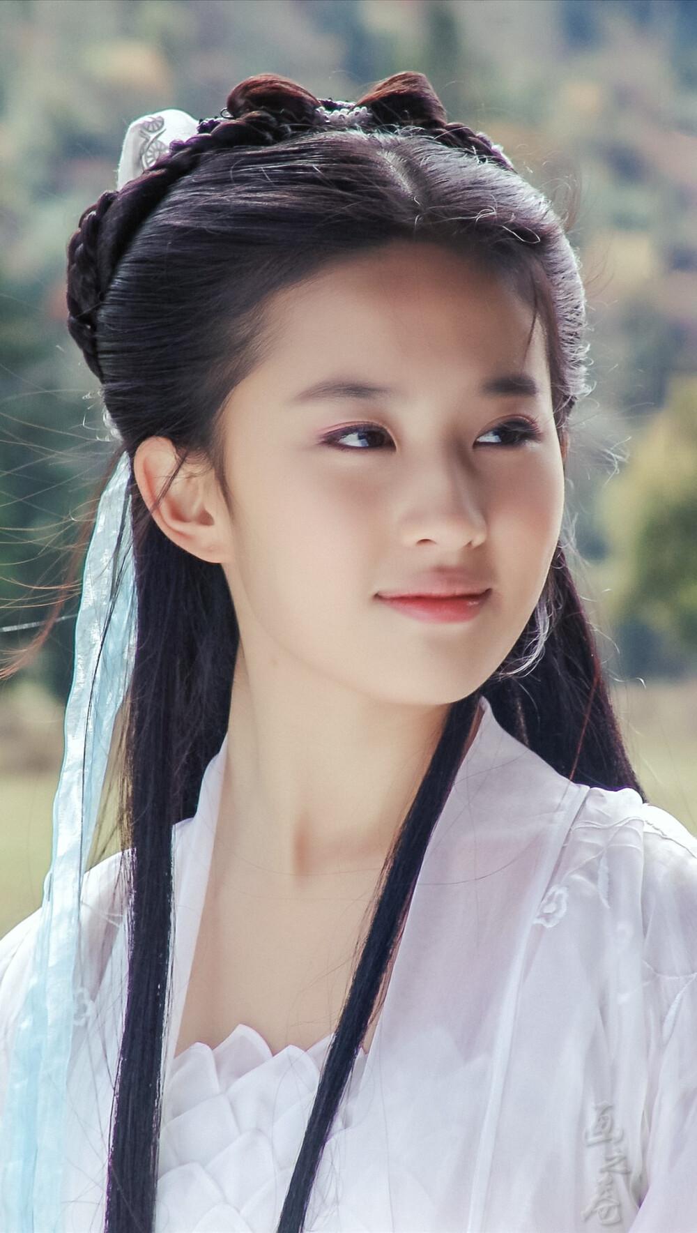 刘亦菲:明明是普通长相,却为何被推上神坛?网友一句话道出真相