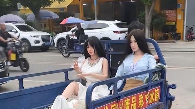 “有我你还买硅胶娃娃，这是侮辱我”“你是你，她是她”