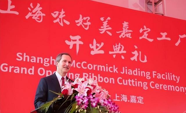 潜伏我国30年美国辣酱巨头，年赚300亿打败老干妈，被误认是国货