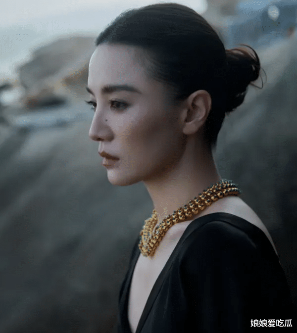 被4个男人“围猎”,与5婚导演同居5年,42岁未婚的宋佳要什么?