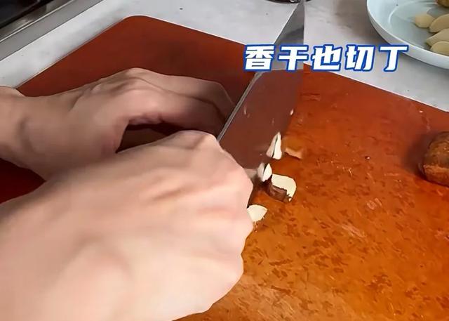 董洁的菌菇素面火了,6万网友纷纷点赞,网友:看着香,改天试试