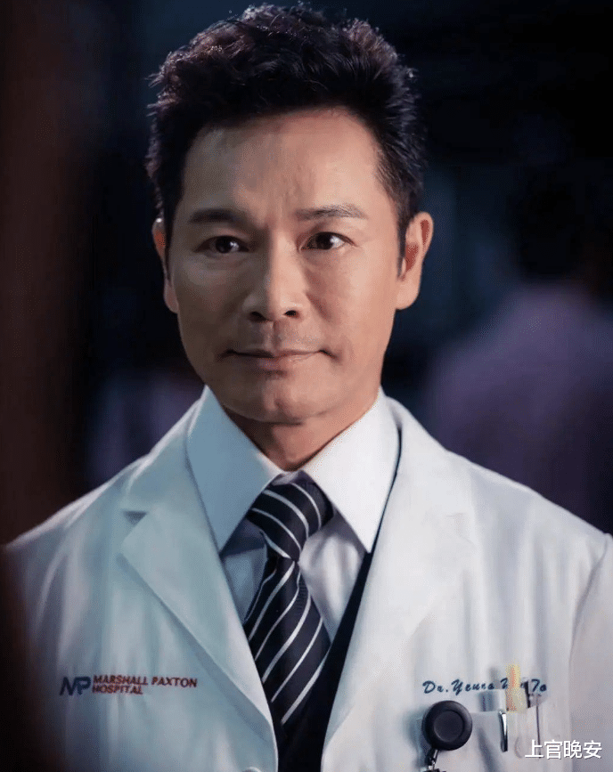 郭晋安又帅回来了！面部自然，不再僵硬似蜡像，网友：终于收手了