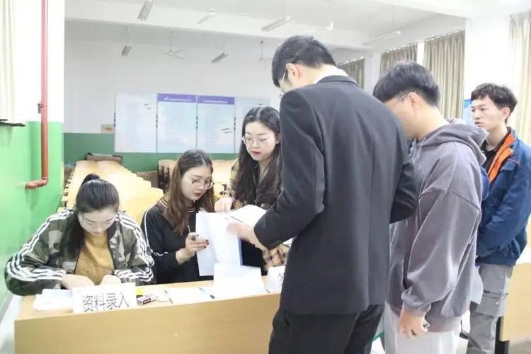 面试官：为什么从上家公司辞职？老油条：回答这4个字百分百录取