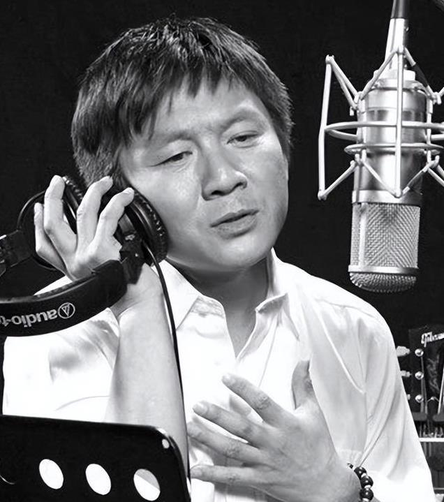 看看窦唯，老狼的现状，才发现周晓鸥已经走上了另一种人生