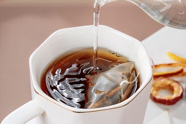 一天两杯!90后夫妻俩接连确诊胃癌,医生询问后叹息:怎能这么喝