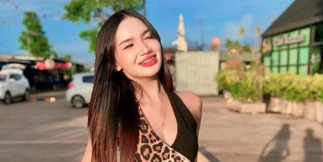 噩耗,31岁女歌手因颈部按摩离世,从瘫痪到离世仅1个月时间