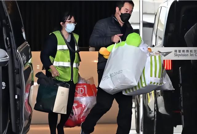 大S年轻时房间曝光,太过诡异引人不适,曾有人预言她活不过50