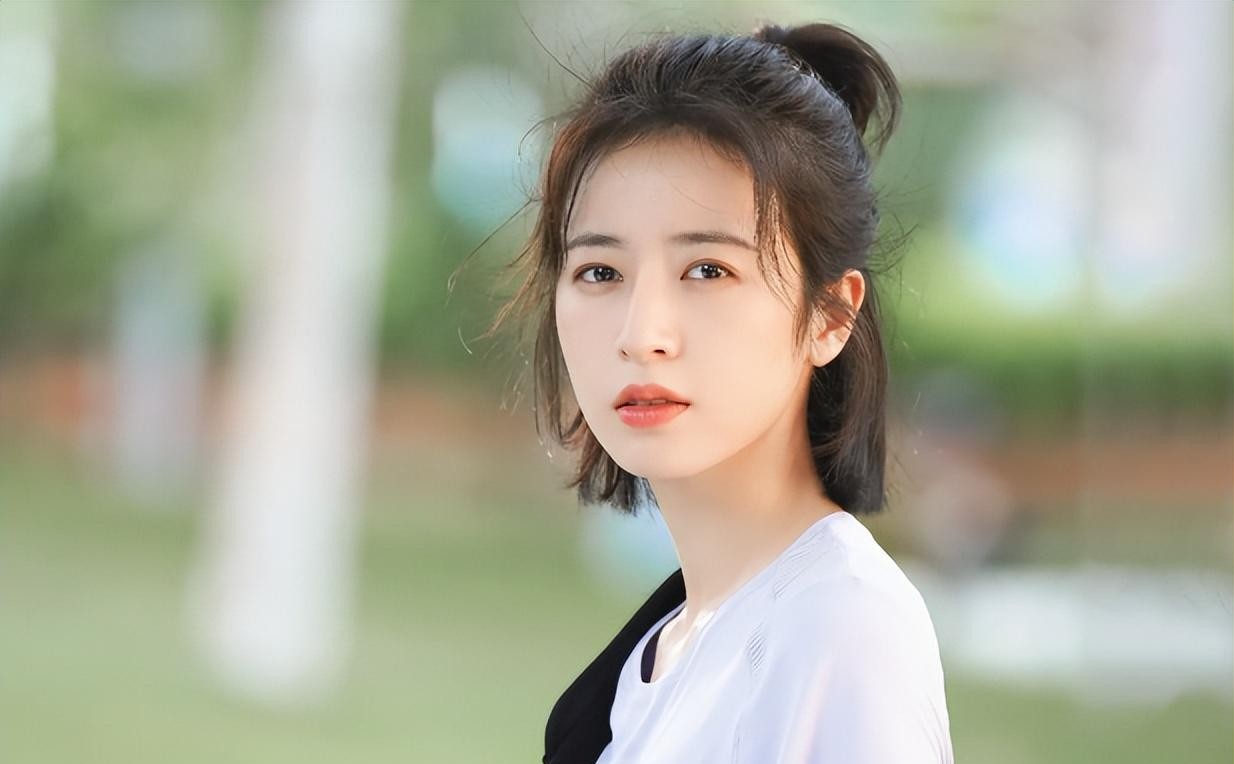 不懂体育还硬蹭，女明星被骂到删微博，到底该不该骂？