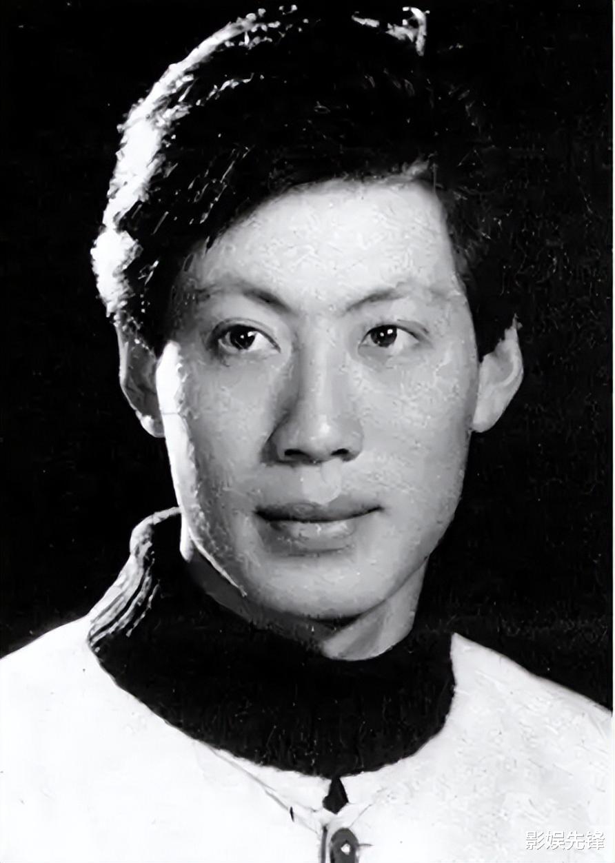 88岁焦晃近况曝光!烟不离手衣服布满了洞,小30岁三婚妻子罕露面