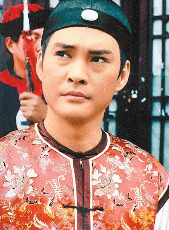 69岁知名港星顾冠忠定居广东！房子太小不见厕所，用塑料袋装铺盖