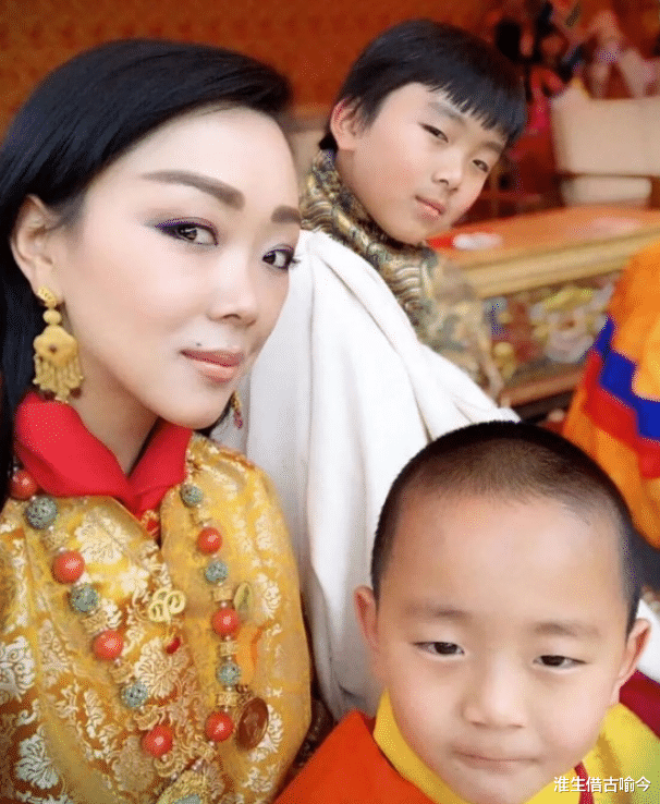 不丹王室罕见全家福曝光,11个月的小公主真萌,是全王室的团宠