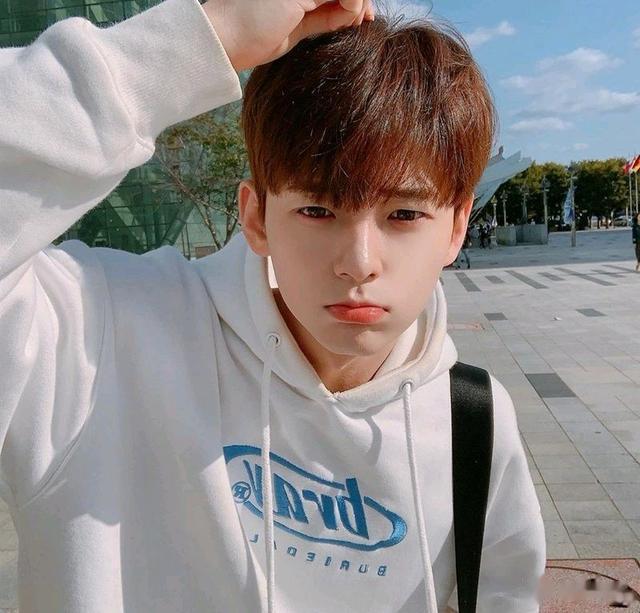 24年这些男发很流行,时尚有型不落伍,喜欢就试试