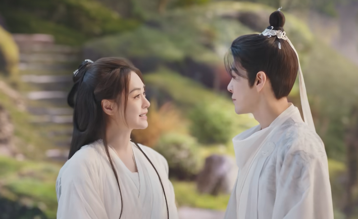 阿娇“膀大腰粗”到底算不算大美女?看她和陈都灵的对比照就有答案