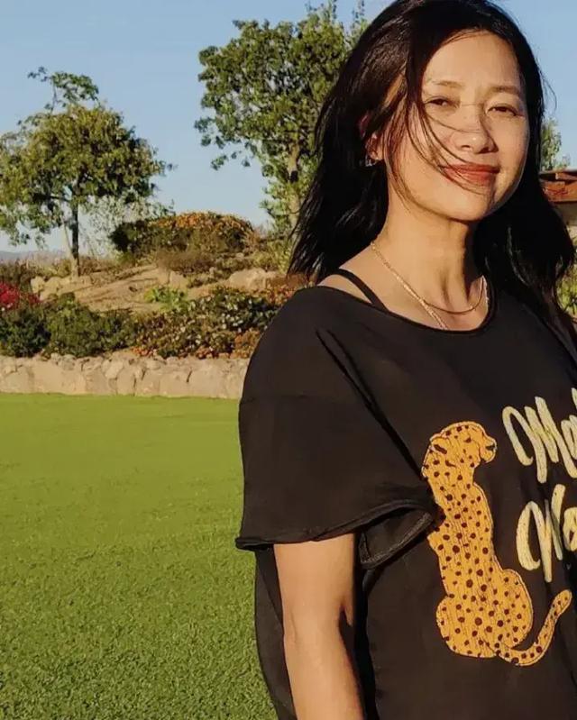 从19岁起男人不断，49岁还没玩够，“风流才女”徐静蕾现形记