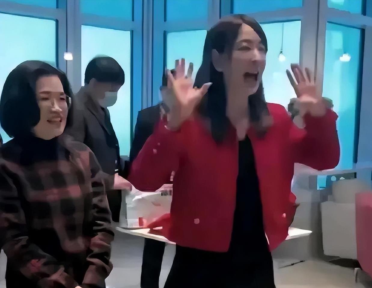 大S事件中最坏的不是卤蛋和小S,而是她:上蹿下跳吃人血馒头