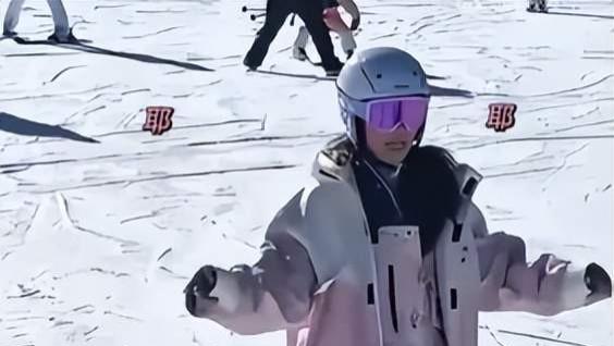 向太晒一家六口滑雪照，郭碧婷牢牢占据C位，在豪门地位稳固？