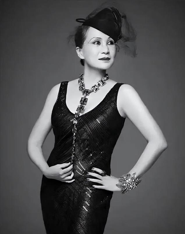 郑绪岚早已不是中国籍?“被老外玩腻就丢掉”,再度回国捞金?