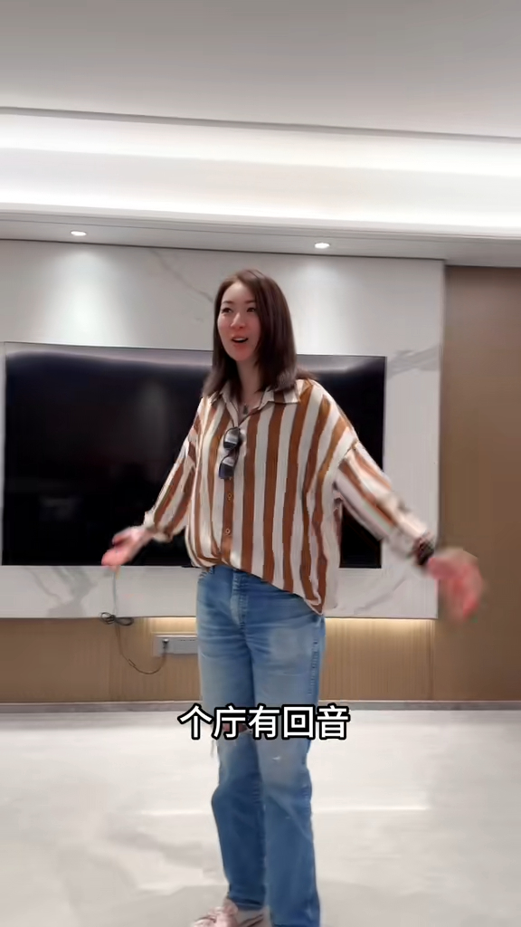 TVB失婚女星豪掷2千万杭州买豪宅,站客厅兴奋转圈惊叹大到有回音
