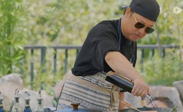 闹大了！陈赫直播回应“黄磊厨艺”引热议，网友评论区炸锅了！