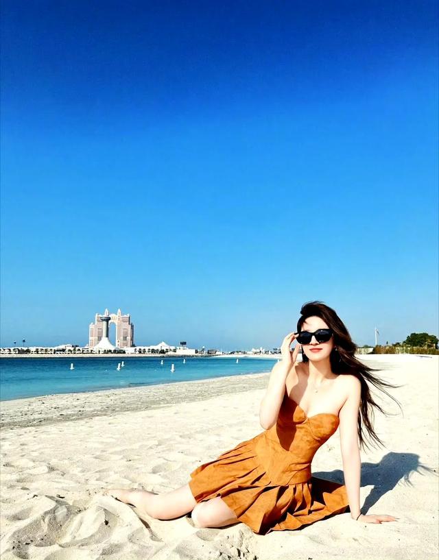 刘亦菲晒游客照,大小姐去度假啦!看得出来很开心