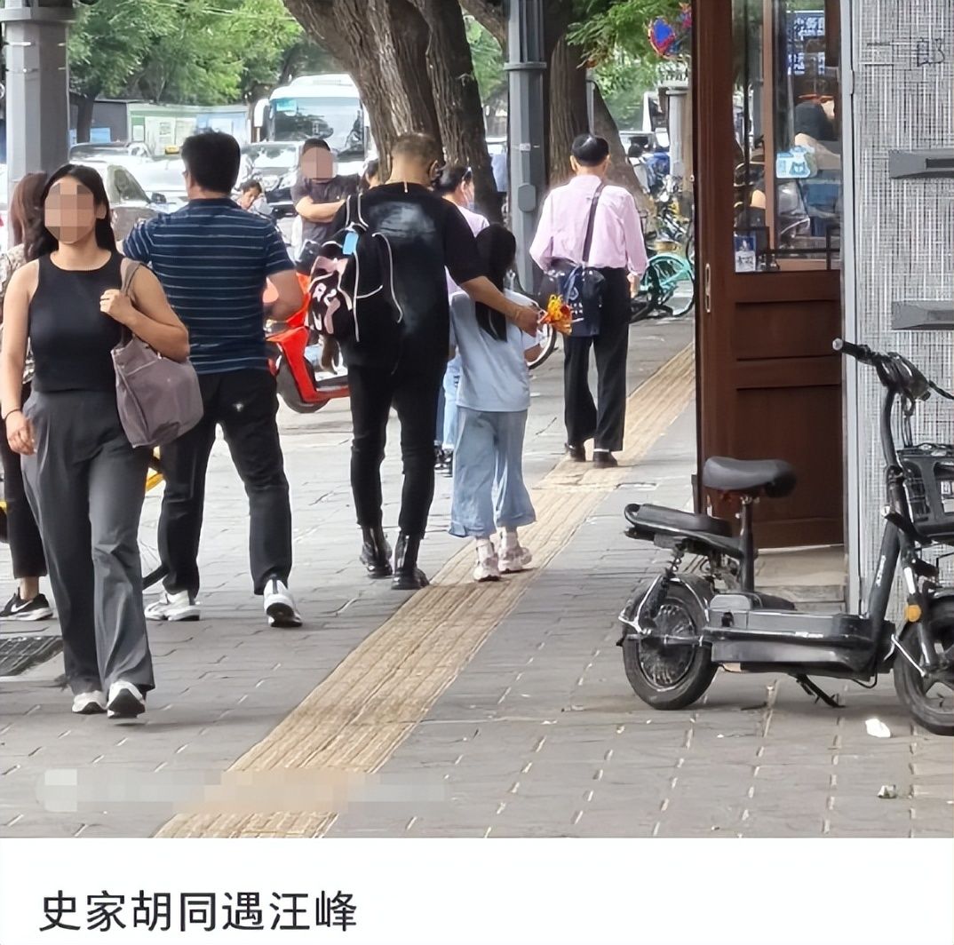 汪峰接醒醒放学！醒醒学校花800万不一定能进，贝克汉姆来踢过球