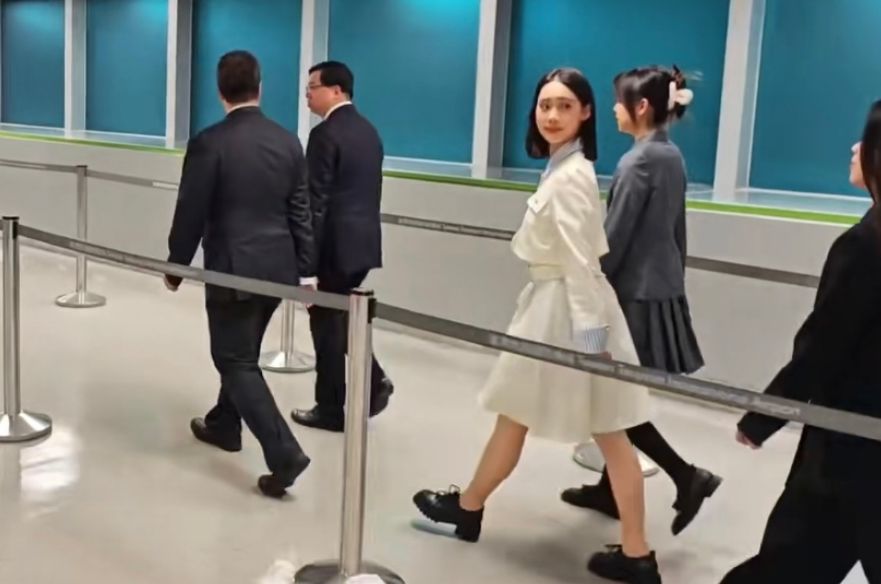 陆访台团马龙旁边的清华校花走红!台媒大喊神仙妹妹,更多身份曝光