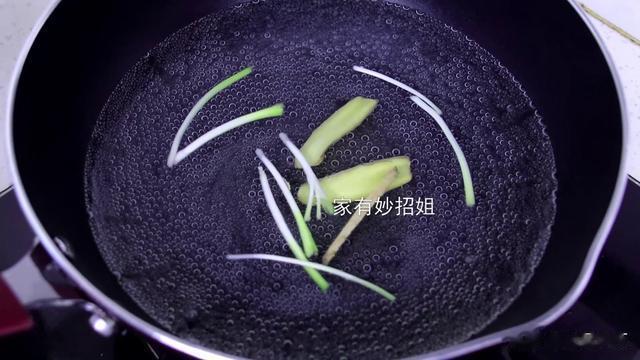 水煮虾时，用“冷水”还是开水？原来一直做错了，难怪虾又柴又腥