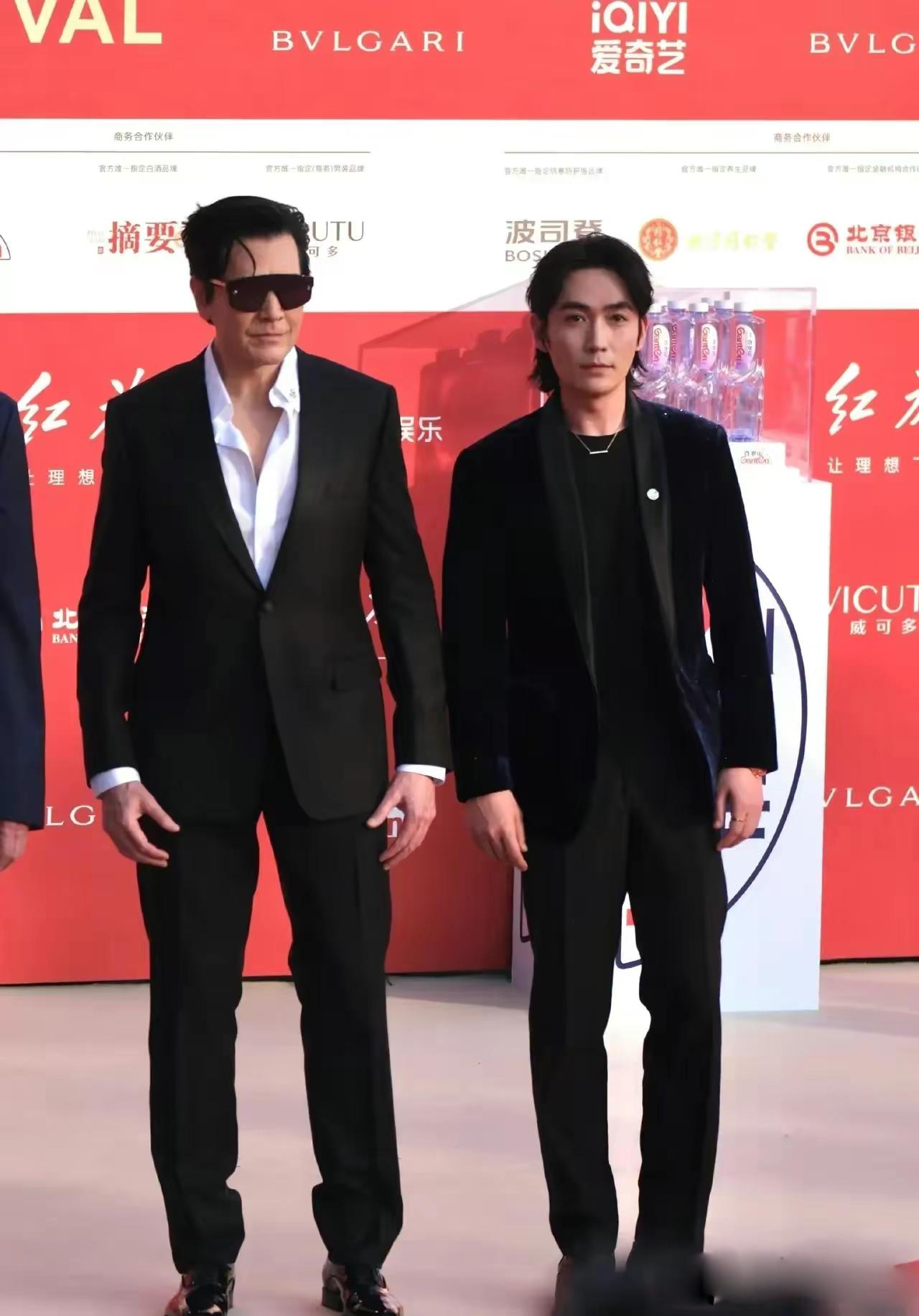 这一夜,63岁费翔秒了36岁朱一龙,才知道啥是身高带给男人的霸气