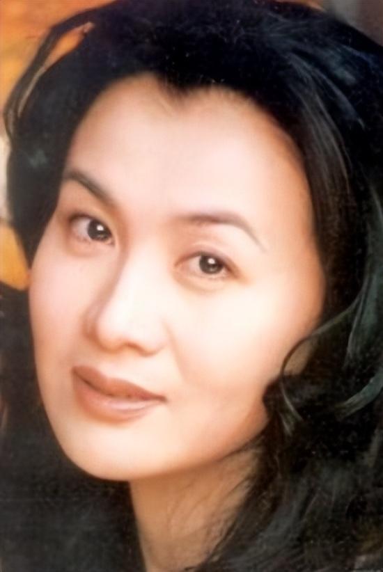 谢津|春晚爆红后，她洗完澡从23楼一跃而下，临终时说：妈，我好后悔