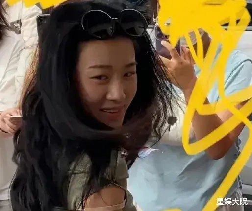 95花虞书欣又翻车!网友争议不断,为何情商高又犯错?