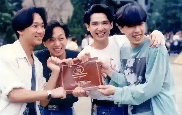 错过周星驰,嫁给黄贯中,她住深山村屋,开小破车,活成了李子柒