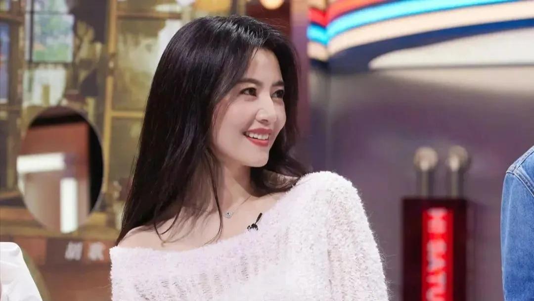 国民女神高圆圆魅力全开，倾城之恋美到窒息