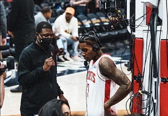 火箭队旧将正式摊牌!未来下家2选1?3次被弃,低情商不留退路