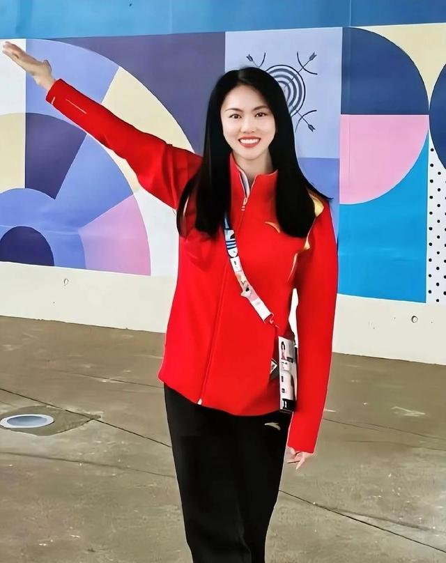 奥运女王终脱单？郭晶晶当红娘！神秘帅哥身份成谜