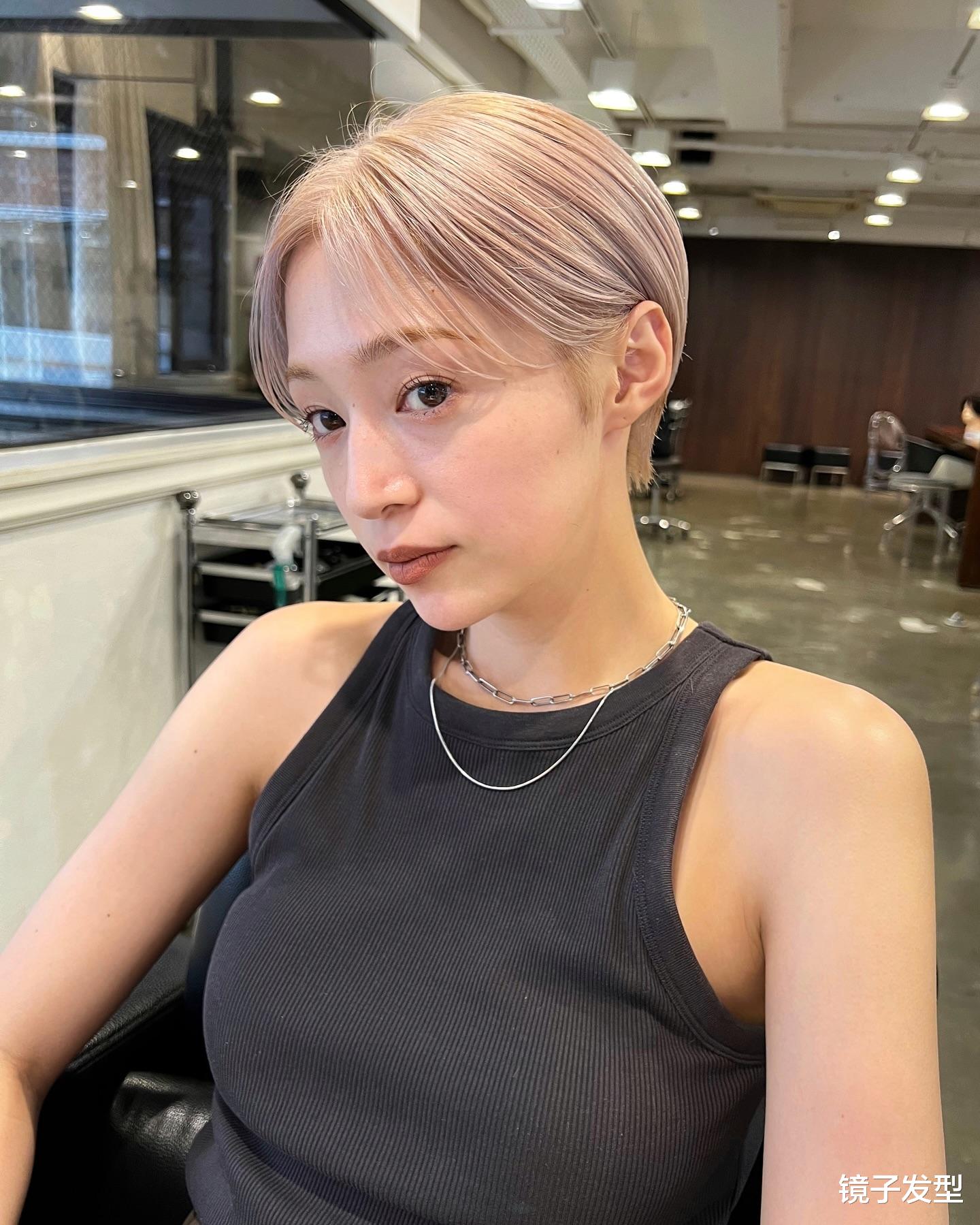 挂耳女士短发，尽显精致魅力