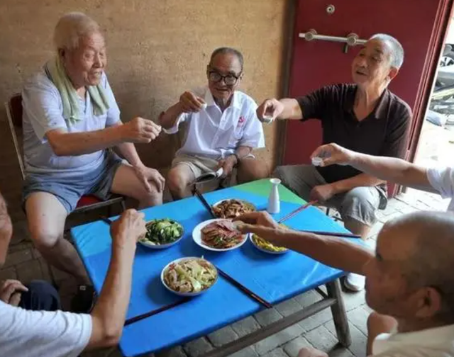 56岁男子患肝癌！含泪坦言：早觉得腿上有异常，怪自己太无知