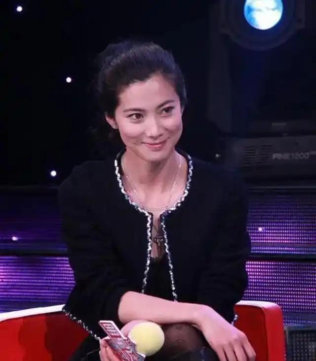 她被称为“女版于震”,当年红的发紫,比刘涛还美,如今哪去了?