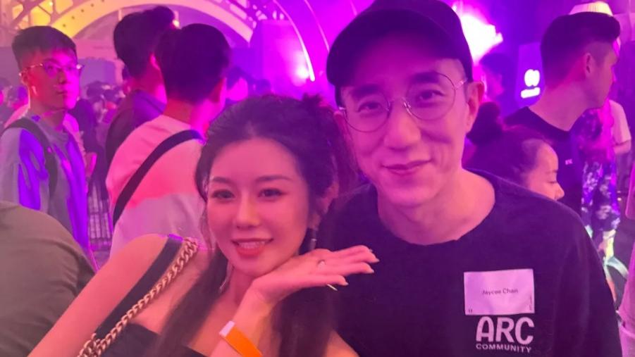 41岁房祖名近况曝光！与一众劣迹男星混迹夜店，老态明显星味全无