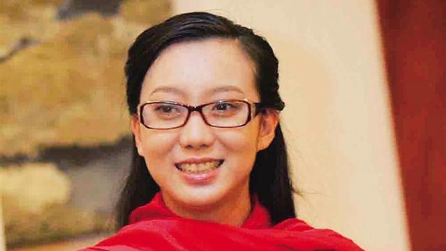 让朗昆弃原配，张艺谋愧疚！上位仅1月就瘫痪，是意外还是报应？