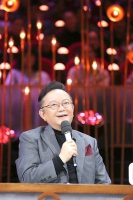 王刚的女儿王婷婷:低调嫁外籍男友, 支持父亲再婚, 儿子与弟弟同岁